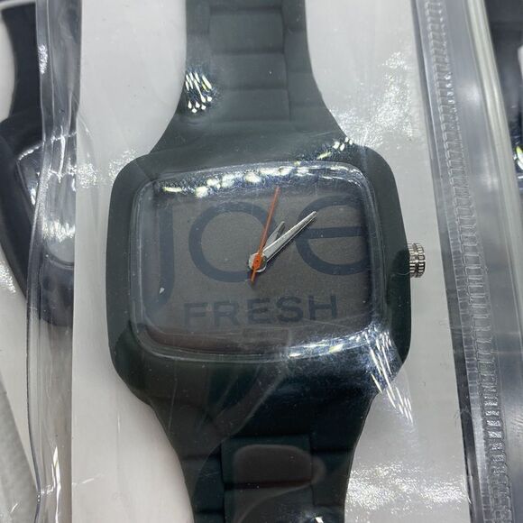💛 Joe Fresh Silicone Watch - Picture 4 of 5